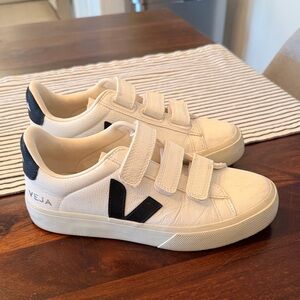 VEJA Recife Logo Sneakers